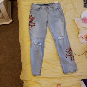 Aeropostale embroidered boyfriend Jeans